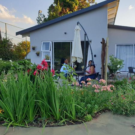 Pine Park Garden Cottages Johannesburg Exterior photo