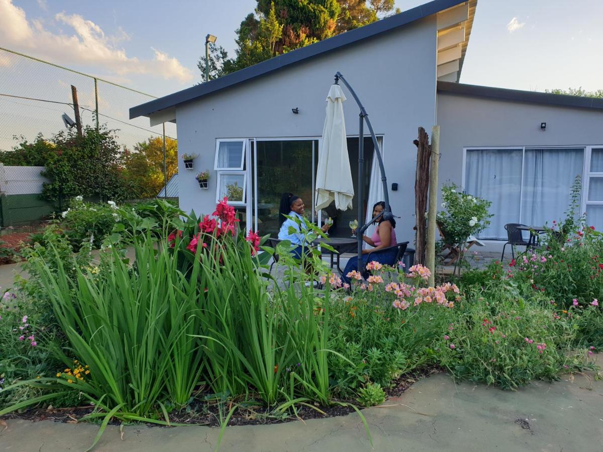 Pine Park Garden Cottages Johannesburg Exterior photo